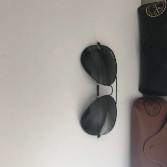 Polarized Black ray ban aviator sunglasses - Picture 5 of 6